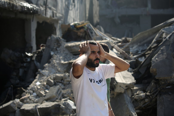 Residents in Gaza City, which has been pummelled by Israeli air strikes in recent days, have been instructed to flee south.